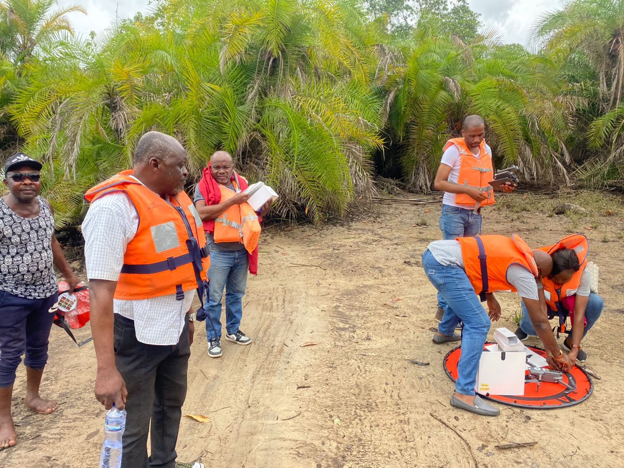 Lancement drone — surveillance satellite des forêts, RDC